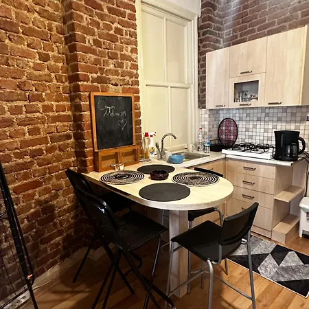아파트호텔 In Great Location In Kadikoy Seaside W. Amazing Shared Terrace 이스탄불
